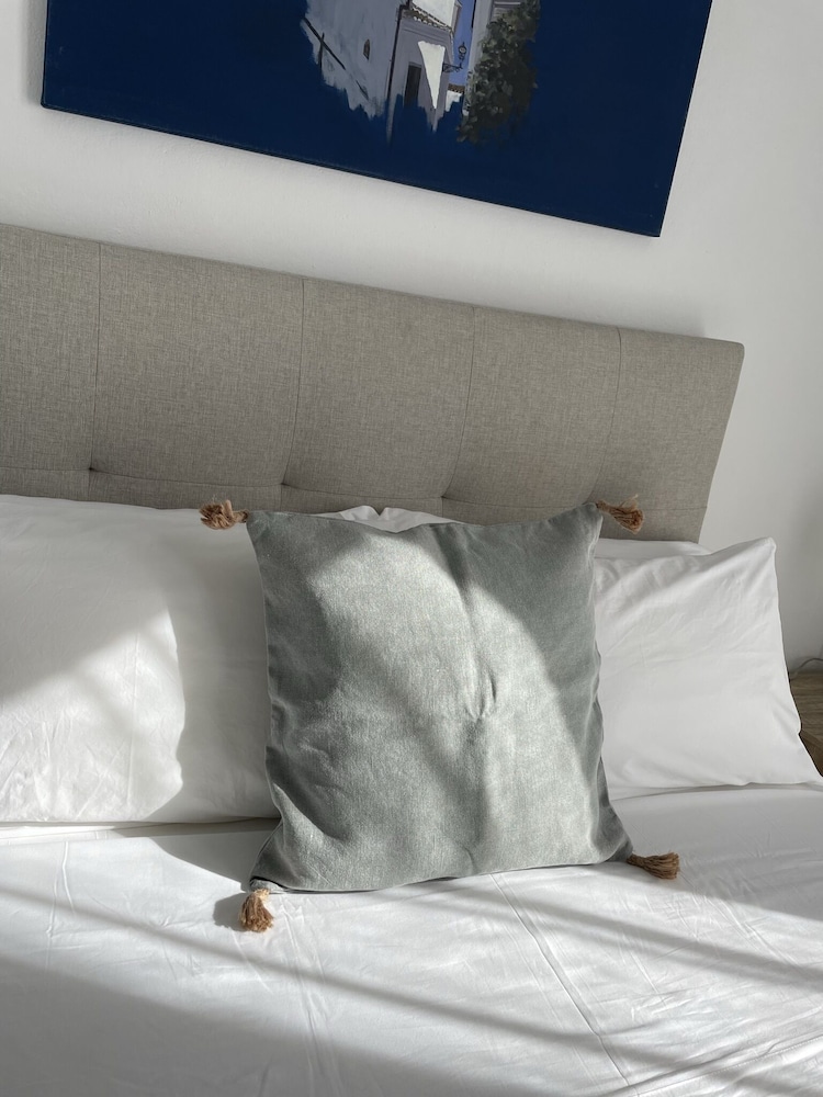 Deluxe Double Room, Ensuite (Room 101 & 201) - Photo 3