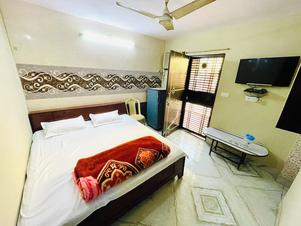 Room, City View