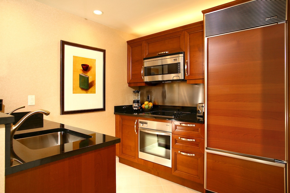Suite, 1 King Bed with Sofa bed, Kitchen (Balcony)