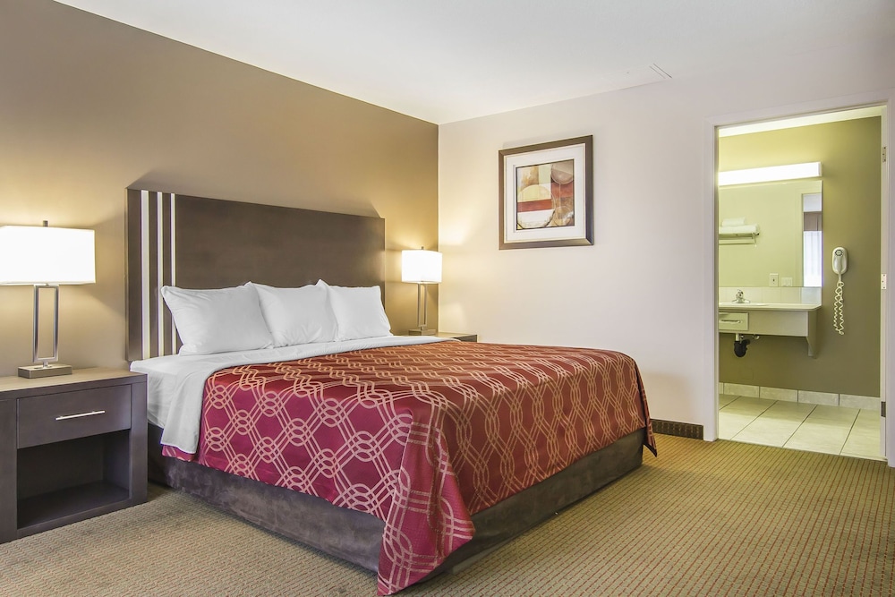 Standard Room, 1 King Bed, Non Smoking - Photo 2