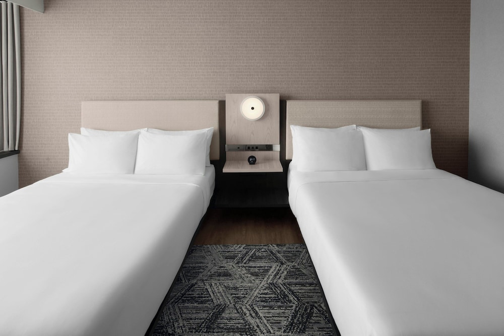 Higher Floor 2 Queen Beds (Hearing Accessible) - Photo 5