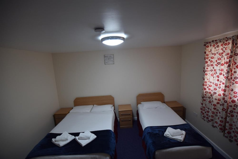 Basic Triple Room photo 3