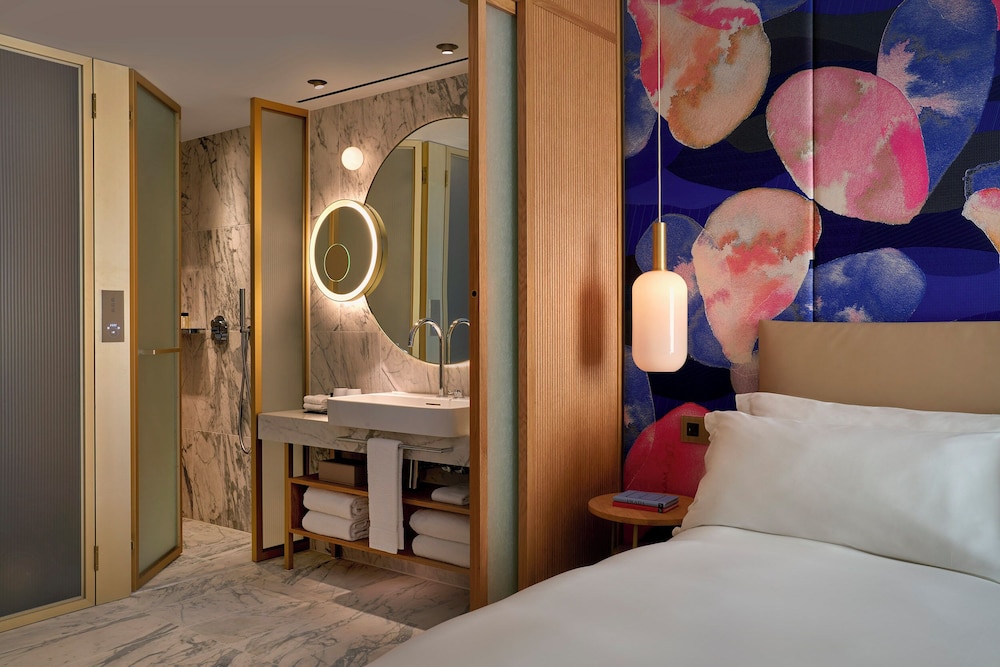 Superior Room, 1 King Bed