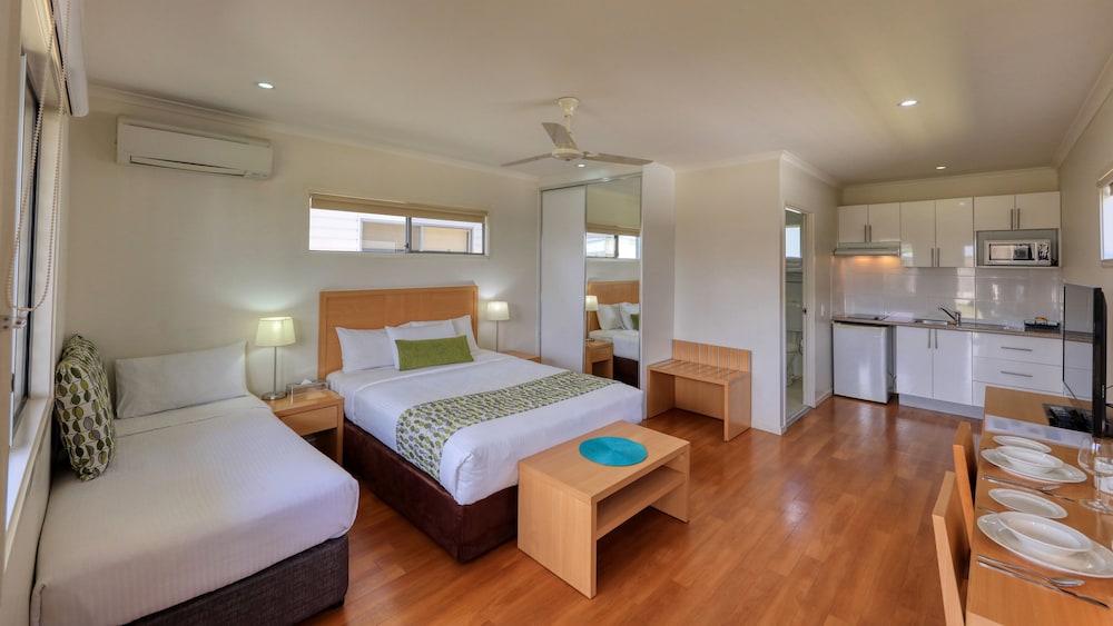 Easy Access/Twin Villa with Kitchenette
