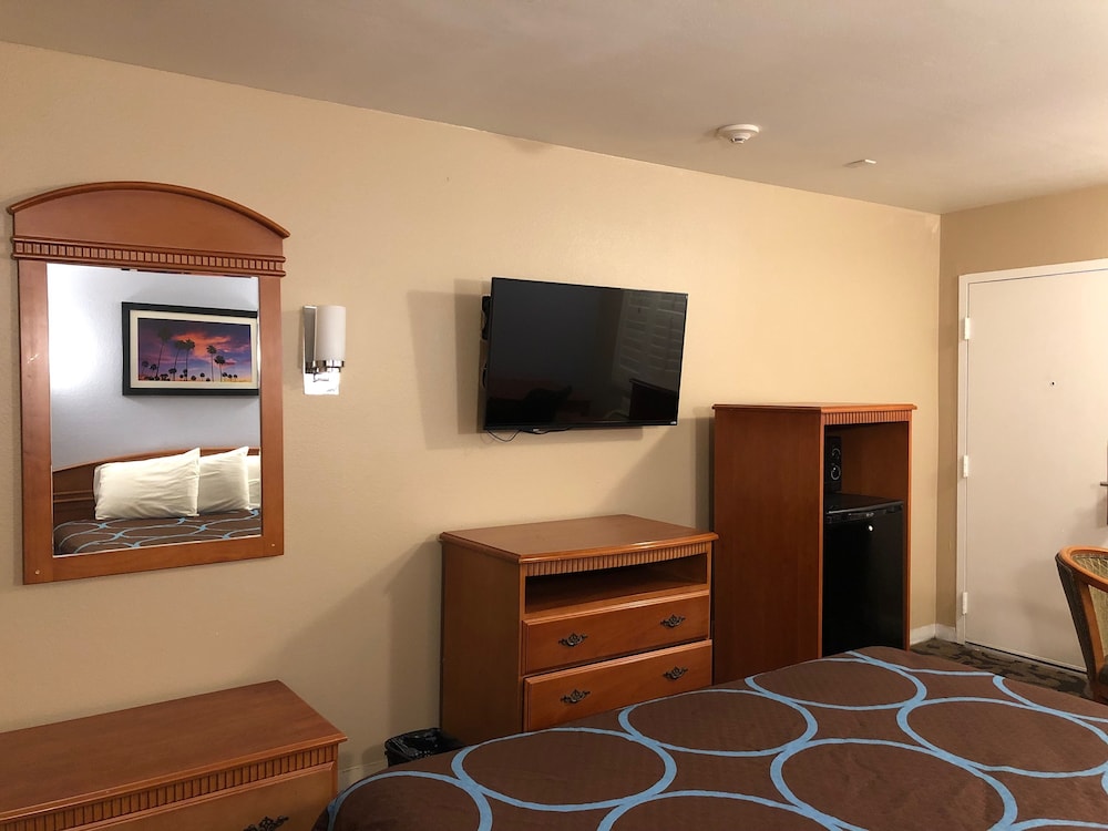Standard Single Room, 1 Queen Bed photo 2