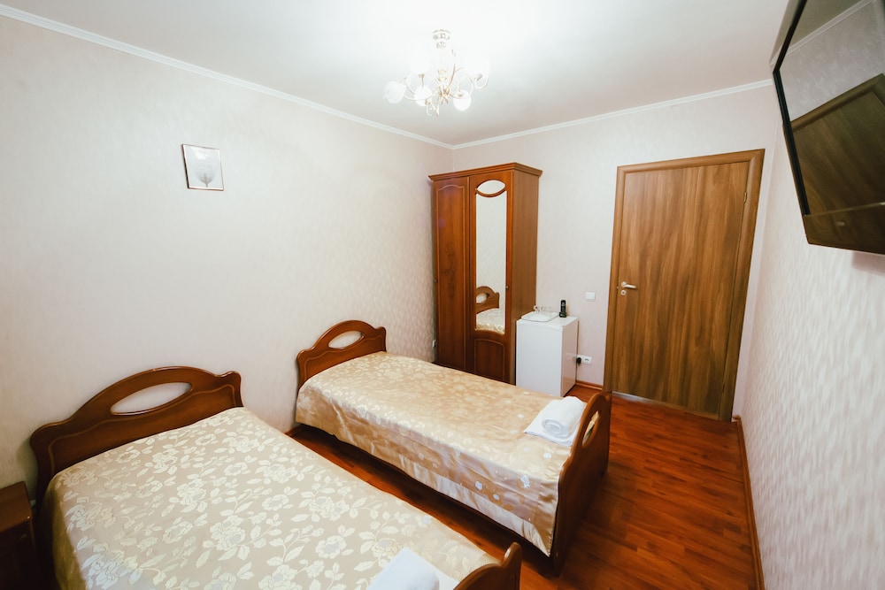 Economy Twin Room photo 1