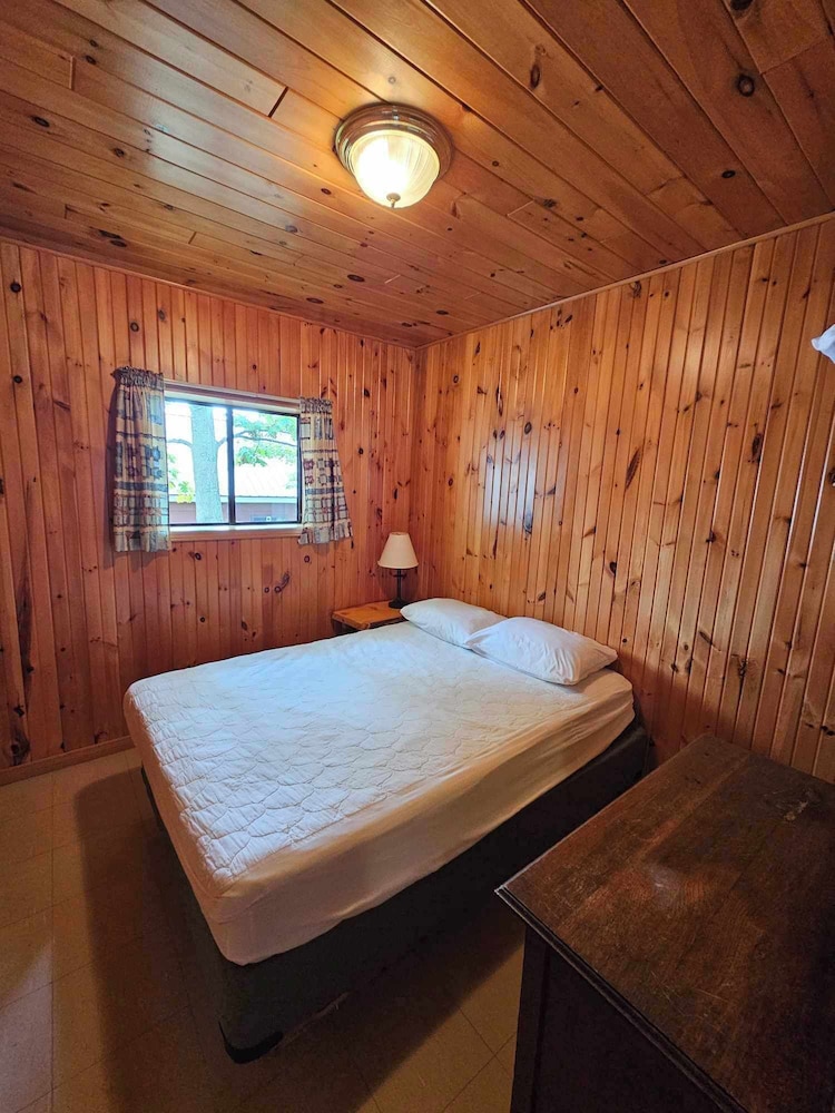 Standard Cottage, 3 Bedrooms, Partial Lake View photo 3