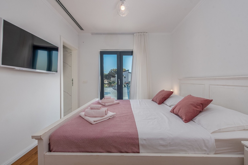 Villa, 4 Bedrooms, Accessible, Private Pool photo 3