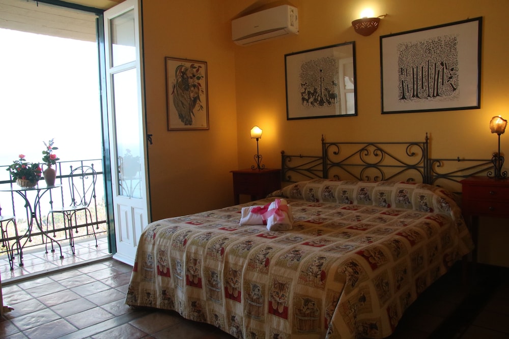Basic Triple Room photo 2