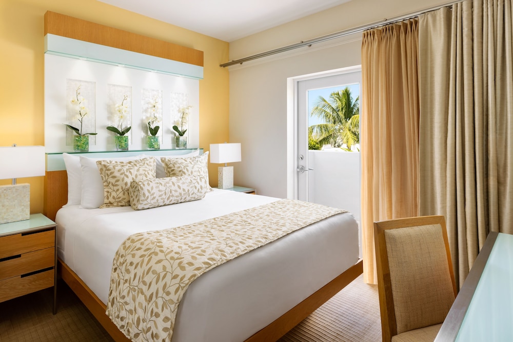 Luxury 2 bedroom Bi-level Garden View Suite photo 3