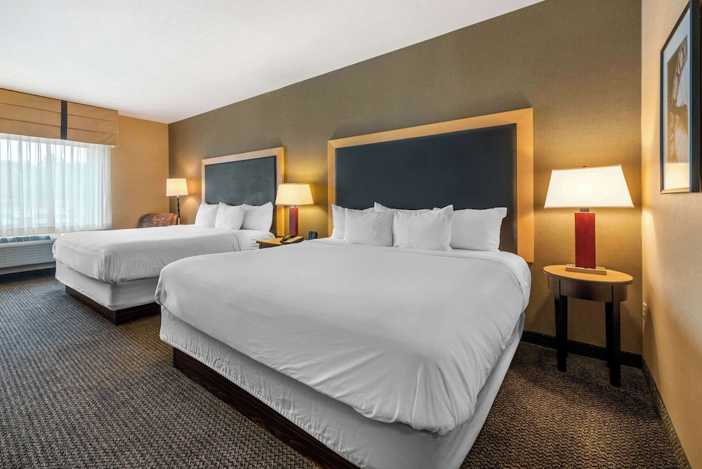 Standard Room, Multiple Beds, Non Smoking - Photo 1