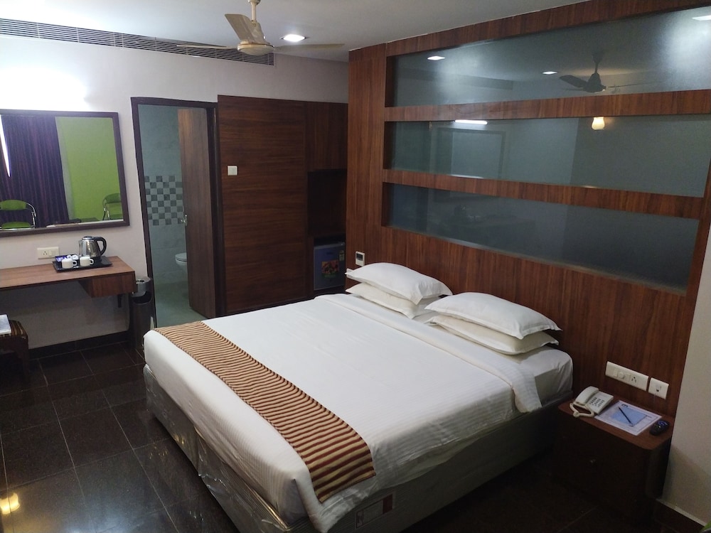 Executive Suite - Photo 7