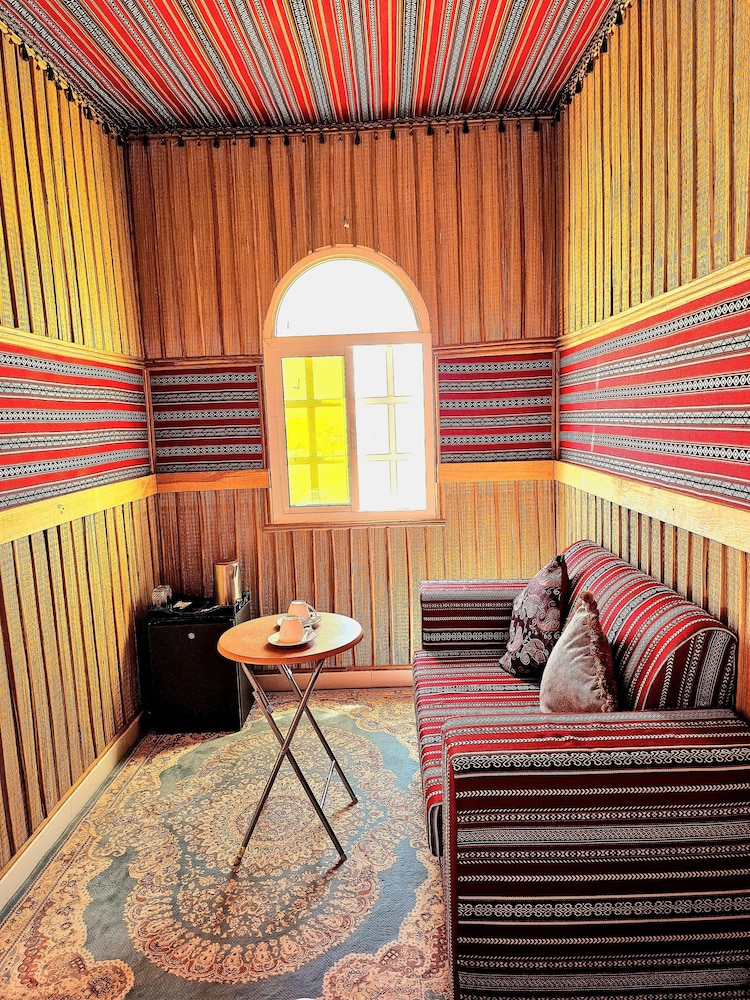 Deluxe Room - Photo 12