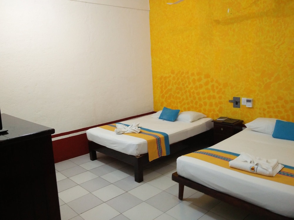 Standard Room, 2 Double Beds, Garden Area photo 2