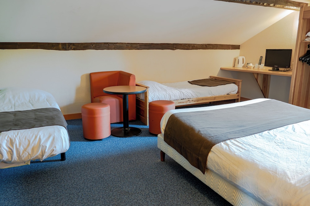 Standard Quadruple Room, 1 Bedroom, Private Bathroom photo 3