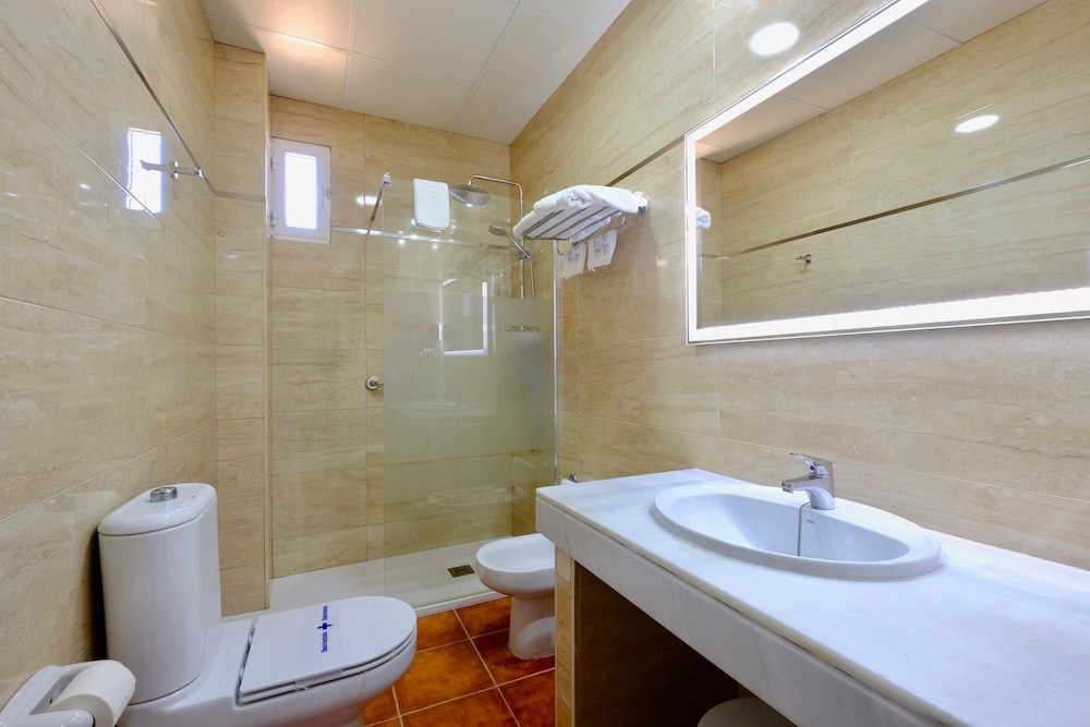 Standard Double Room, Ocean View - Photo 2