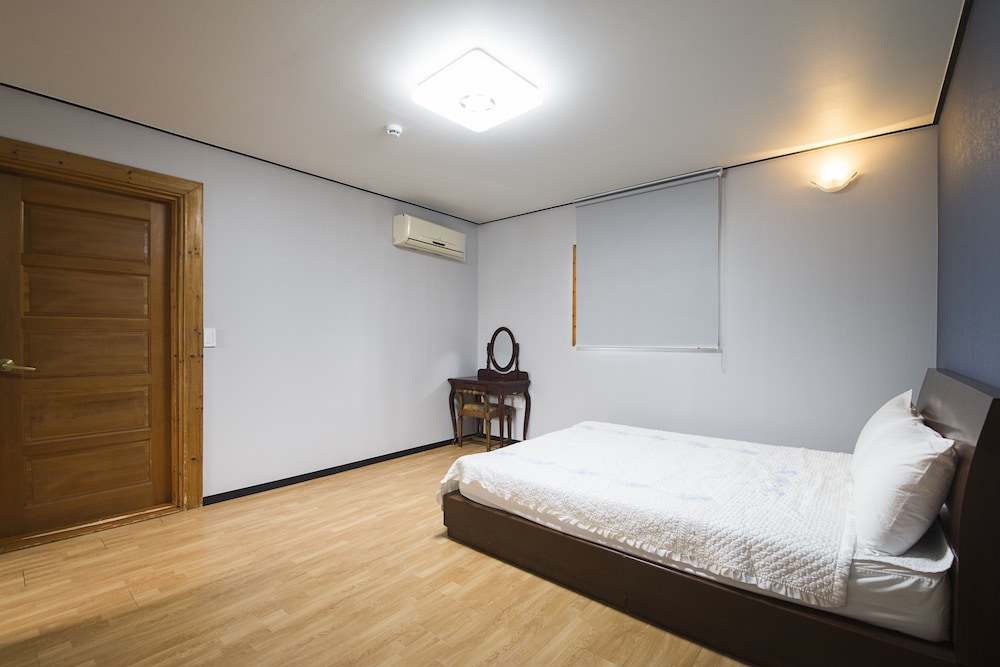 Cabin, 2 Bedrooms (40 Pyeong) photo 1