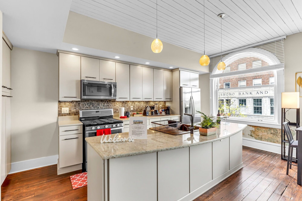 Luxury Condo, 1 Bedroom, Patio, City View photo 3