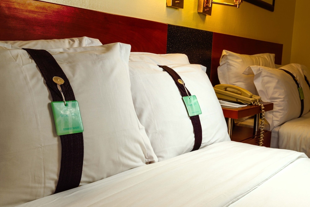 Standard Room, 2 Double Beds, Smoking - Photo 2