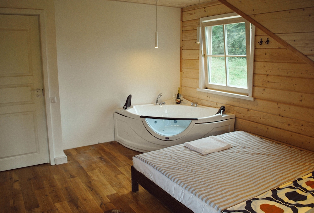 Luxury Cottage, 3 Bedrooms, Hot Tub, Lake View photo 2