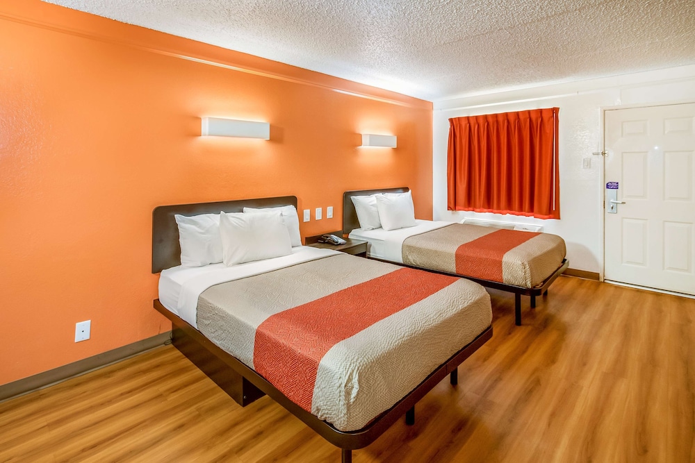 Standard Room, 2 Double Beds, Non Smoking - Photo 6