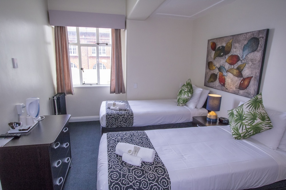 Twin, Double & Single Ensuite - Photo 7