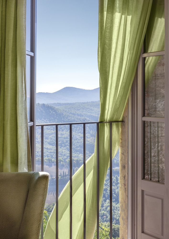 Panoramic Suite, 1 King Bed photo 3