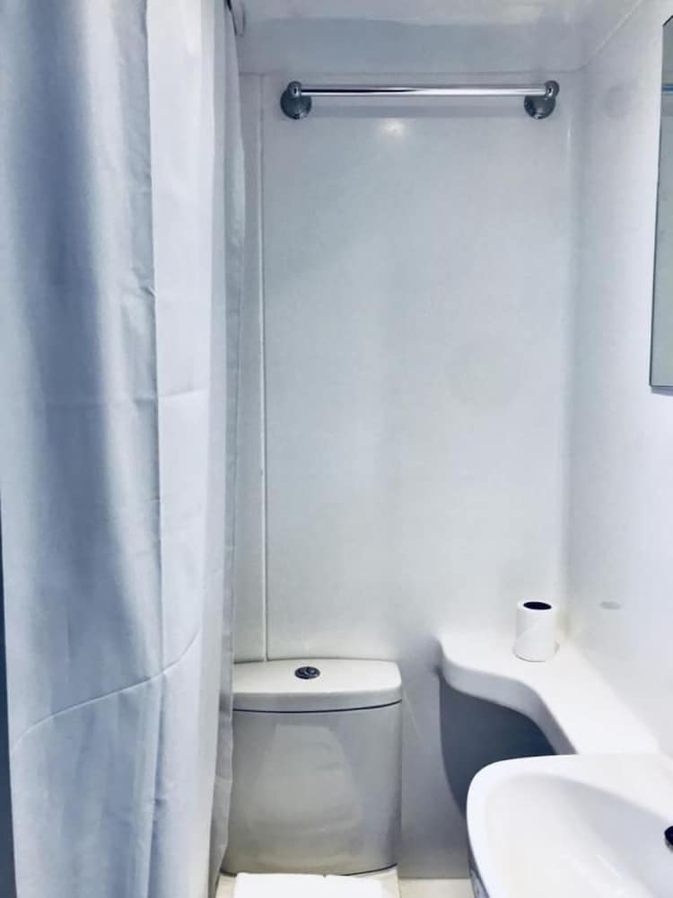 Standard Double Room, Ensuite photo 3