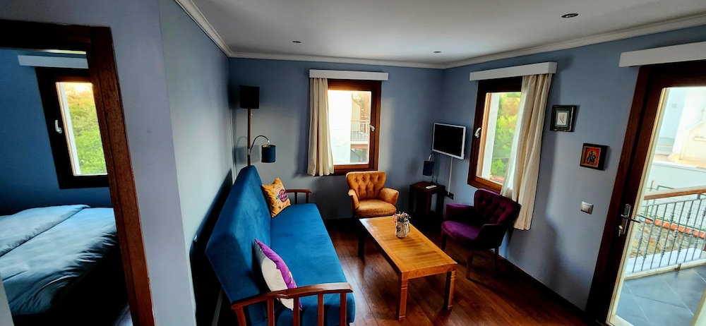 Family Apartment, 2 Bedrooms with Kitchen and Pool View photo 1