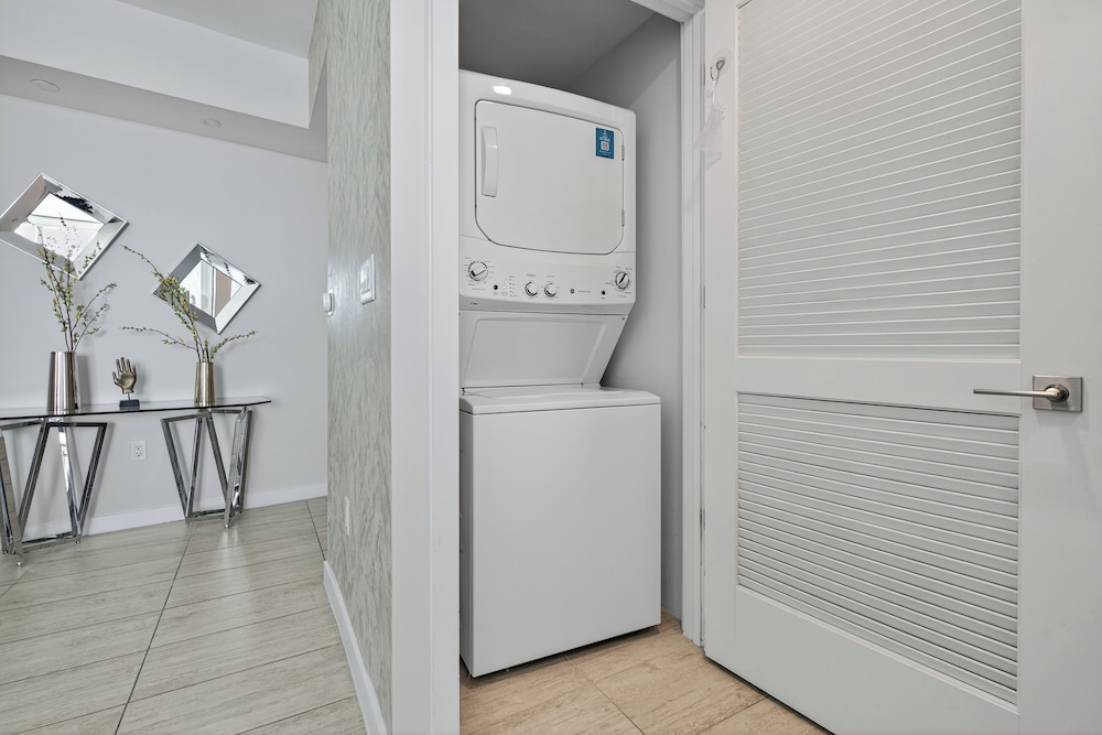Comfort Condo, 2 Bedrooms, City View photo 2