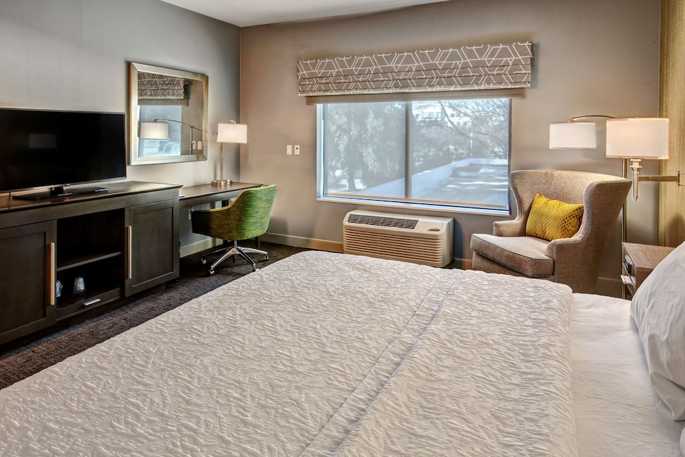 Studio, 1 King Bed, Accessible, Bathtub photo 1
