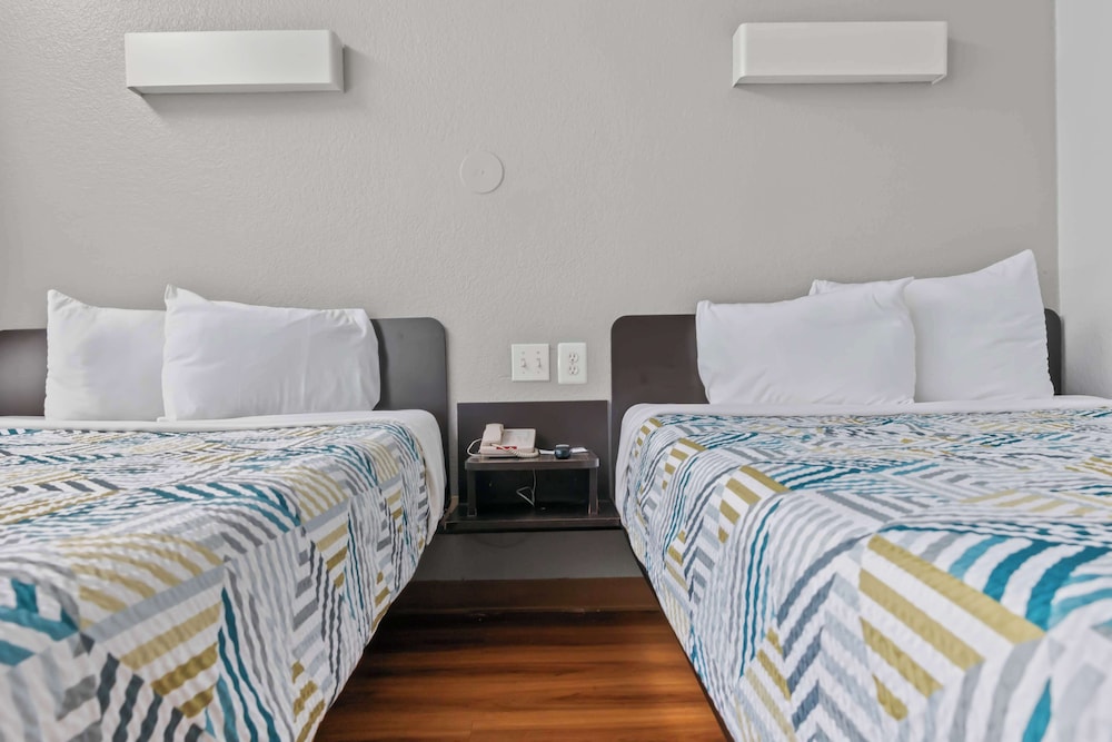 Deluxe Room, 2 Double Beds, Non Smoking, Refrigerator photo 1