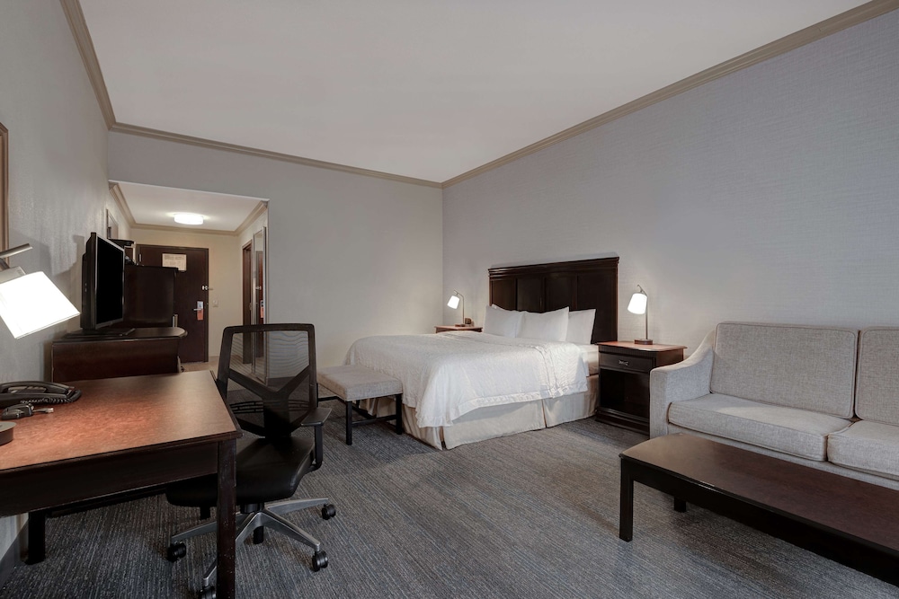 Studio, One King Bed, Non-Smoking - Photo 1