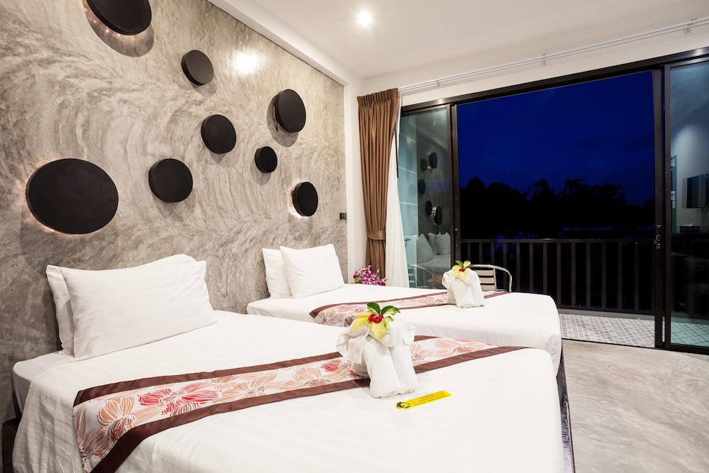 Superior Room, Pool View photo 2