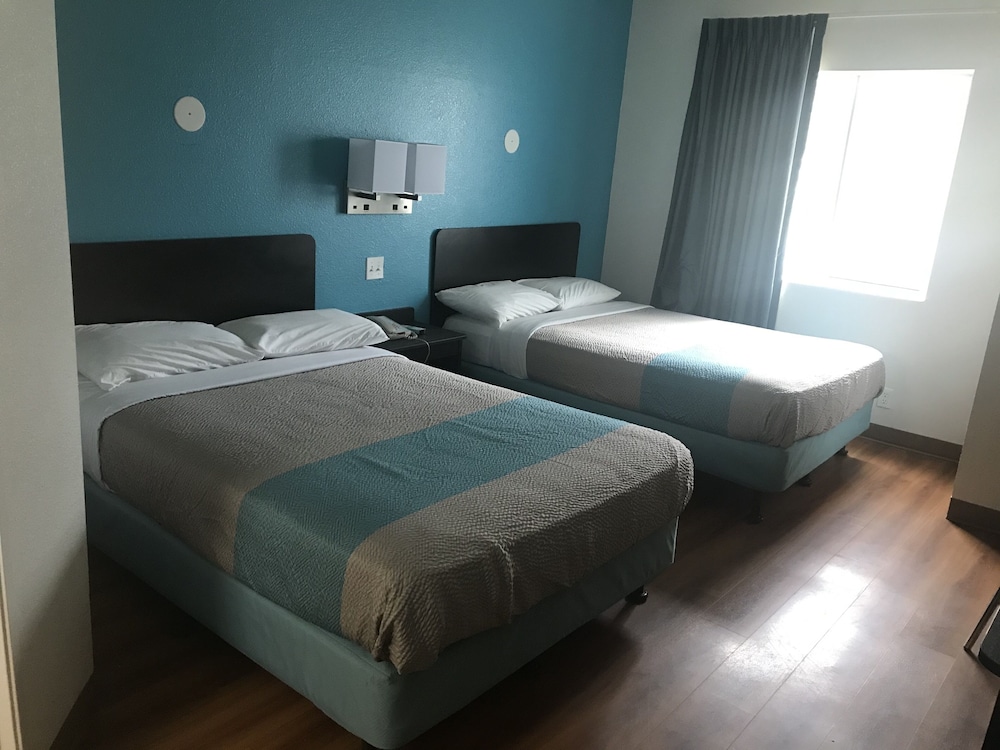 Deluxe Room, 2 Double Beds, Non Smoking, Refrigerator & Microwave photo 2