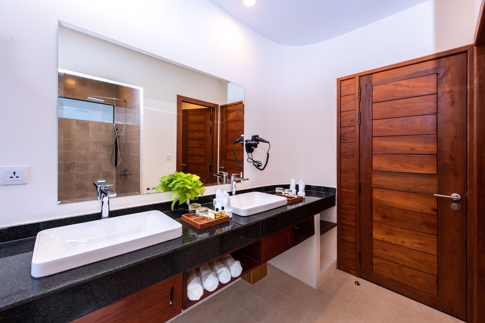Luxury Family Suite Room - Photo 5