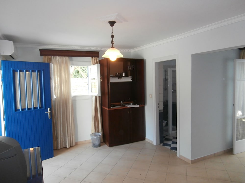 Economy Apartment, 1 Bedroom (Semi Basement) - Photo 5