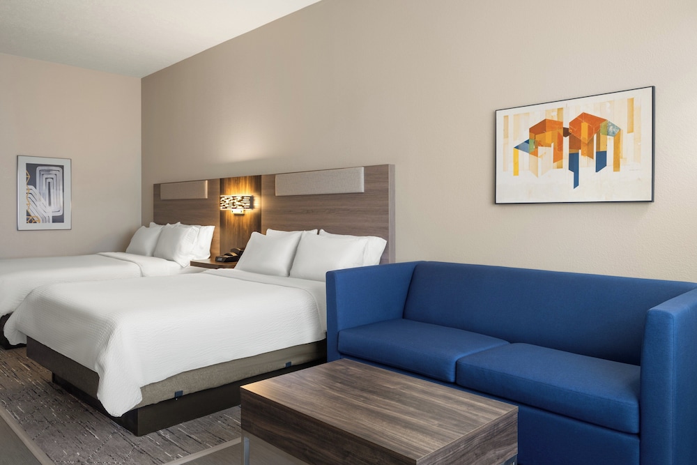 Standard Room, Multiple Beds - Photo 1