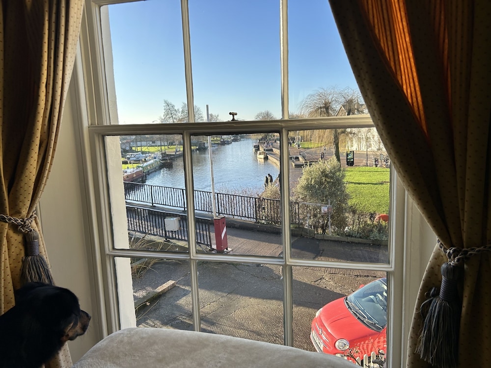 Superior Suite, Ensuite, River View (The Brewery Suite)
