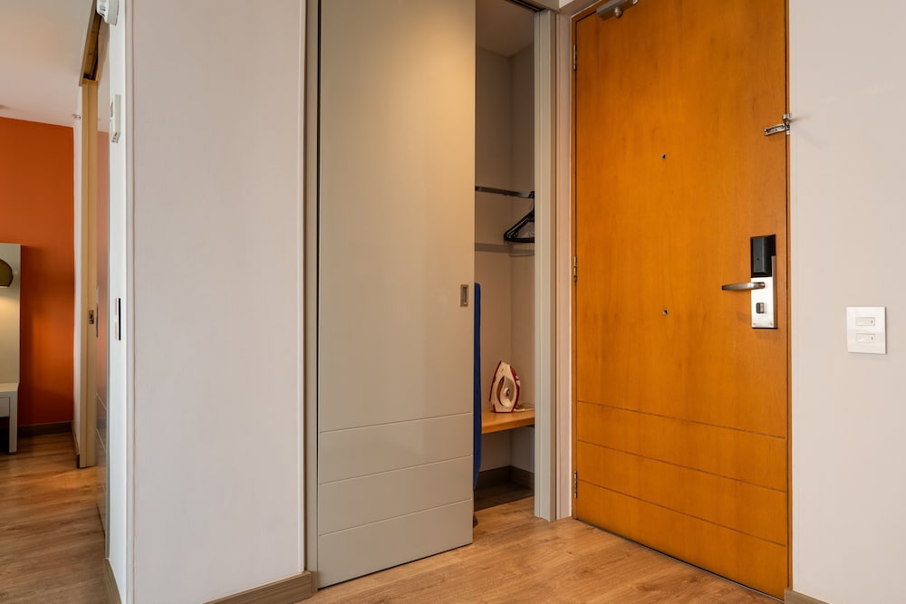 Suite, 1 Queen Bed, Accessible - Photo 7