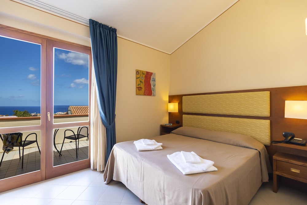 Panoramic Double Room, Sea View - Photo 3