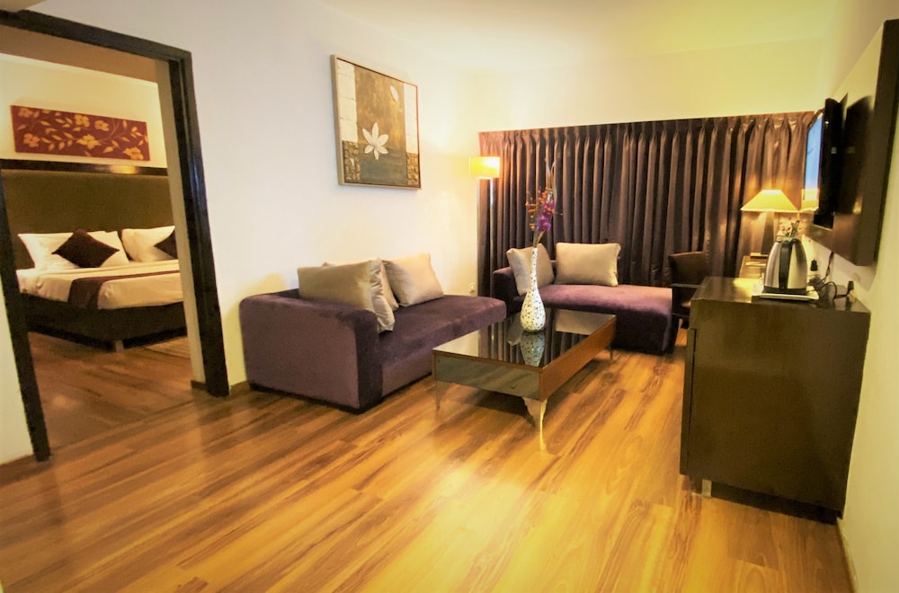 Suite - Photo 7