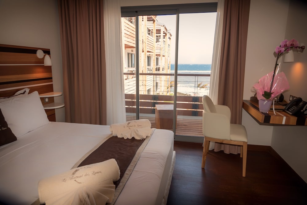 Superior Double or Twin Room, Pool View photo 3