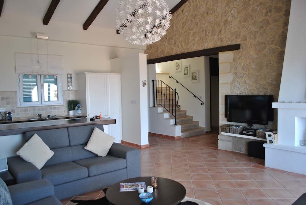 Villa photo 2
