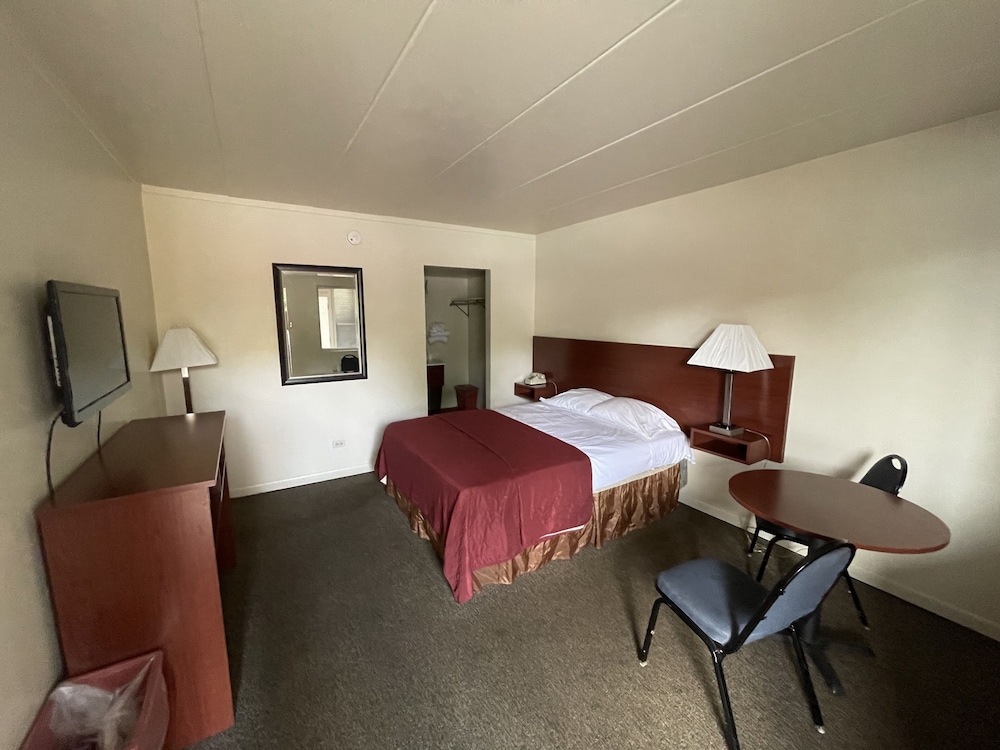 1 Queen Bed, Non Smoking - Photo 3