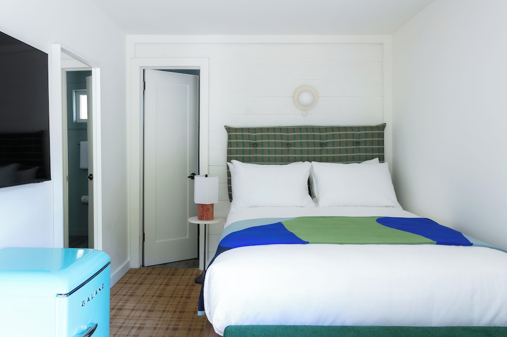 Room, 1 Queen Bed (Cozy) - Photo 2