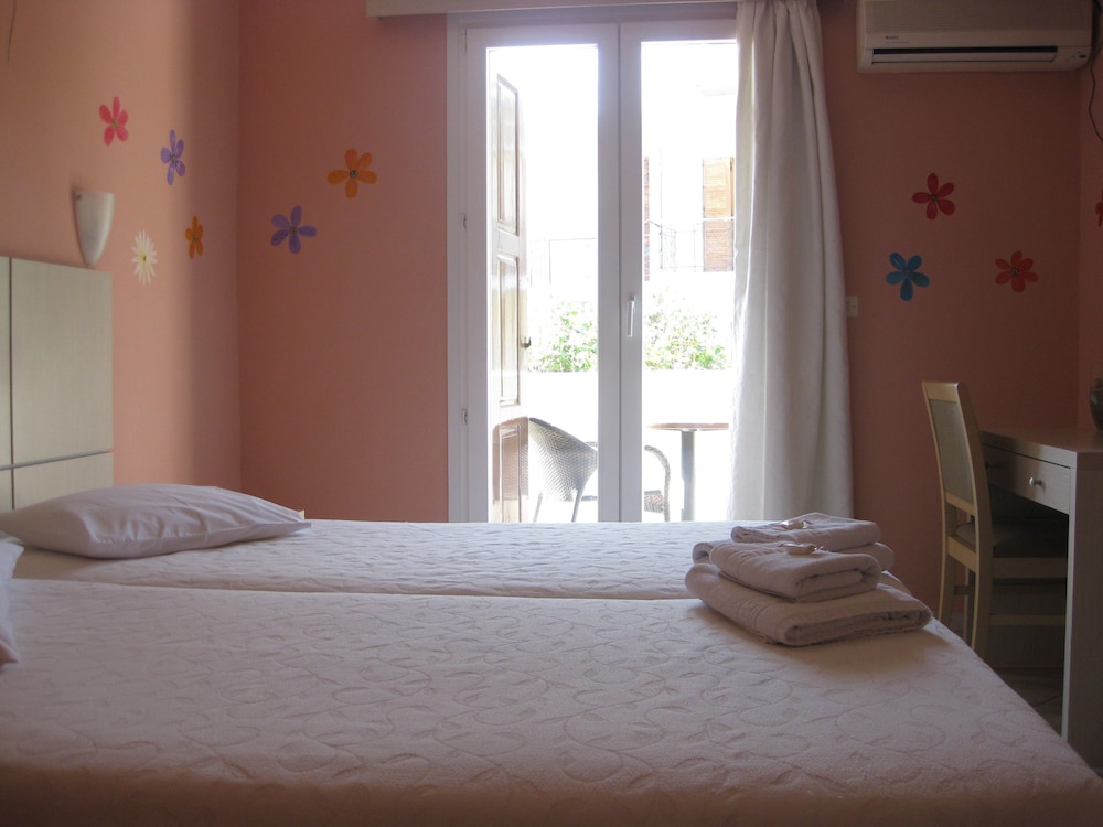 Basic Double or Twin Room, 1 Bedroom - Photo 4