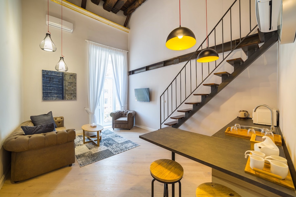 Deluxe Suite, City View, Mezzanine