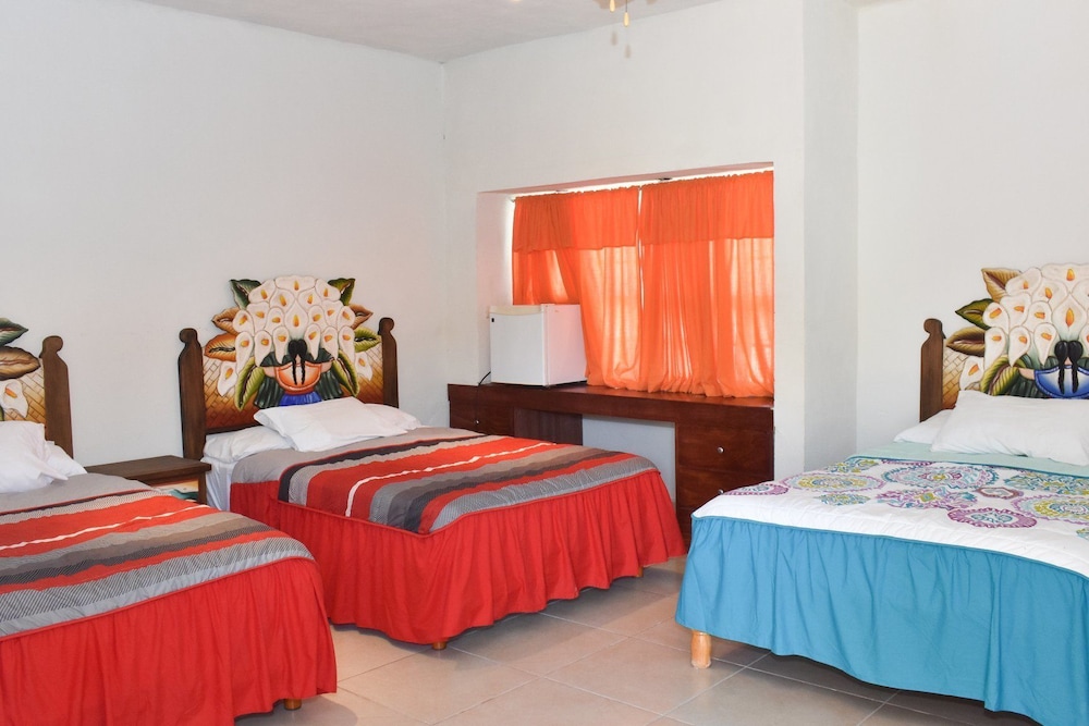 Standard Triple Room, Multiple Beds photo 2
