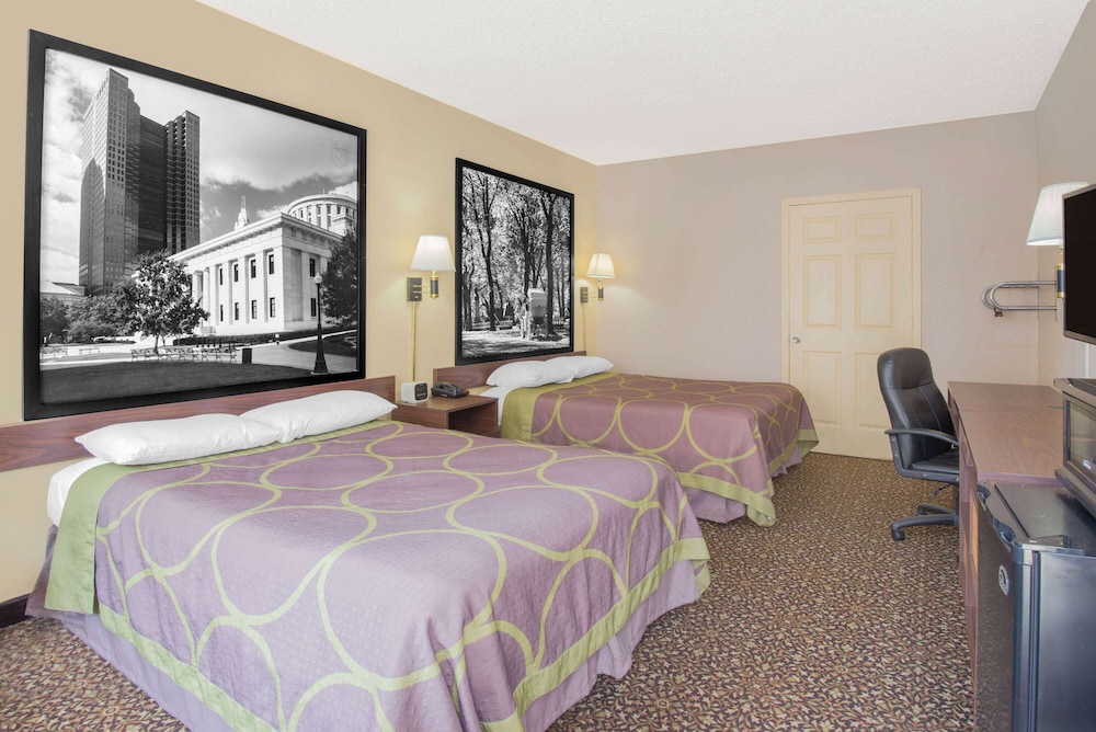 Room, 2 Queen Beds, Smoking - Photo 1